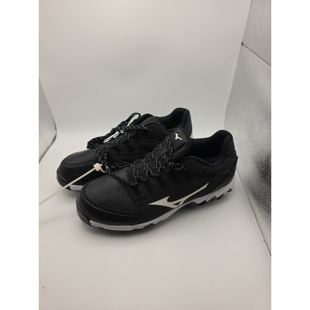 NWOB Mizuno Women's Black 9-Spike Swift 6 Softball Metal Cleats 7.5